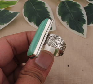 Bague Solitaire Classique Bohème Faite à la Main en Argent Sterling 925 avec Turquoise Taillée et Sertie en Bezel, Certifiée Jaipur, Idéale pour Mariage et Fêtes - Product Image 4