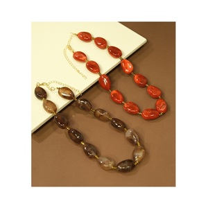Collar con Colgante de Cuentas de Resina Transparente Hechas a Mano con Flores Reales, Joyería Elegante Inspirada en la Naturaleza para Mujer con la Mejor Calidad - Product Image 3