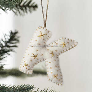 Letra de fieltro rústica R adorno de árbol de Navidad blanco con bordado decoración de vacaciones inicial personalizada para decoración de temporada - Product Image 4