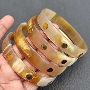 MN EXPORTS Bracelet manchette ouverte en corne de boeuf, fait main, poli, imitation perle, pour femme, design animal moderne chrétien écologique - Product Image 4