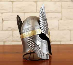 Casco Estilo Mandaloriano Dorado Hecho a Mano, Casco de Cazador de Recompensas de Ciencia Ficción, Accesorio para Exhibición y Cosplay - Product Image 2