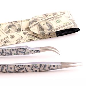 La elegante bolsa cuenta con una capa exterior duradera para una protección superior y un forro interior de felpa para mantener sus pinzas impecables - Product Image 1