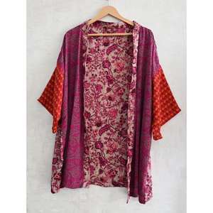 Kimono court en soie indienne de luxe, robe de nuit pour femmes, vêtements de détente, peignoir, imprimé à la main - Product Image 1