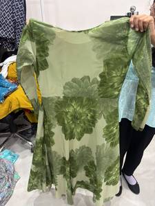 Robe d'été fluide à imprimé floral vert, col rond, manches longues, taille ajustée, coupe trapèze, longueur cheville, idéale pour les fêtes et les vacances - Product Image 4