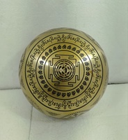 Bol chantant tibétain artisanal Ali, symboles sanskrits en bronze, marteau en bois, bol sonore de méditation, performance professionnelle, 17,5 cm