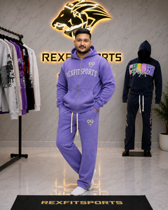 Ensemble de survêtement personnalisé pour homme, violet, avec motif graphique, en molleton premium, comprenant un sweat à capuche zippé et un pantalon de jogging, imprimé sur toute la surface, style streetwear, marque privée - Product Image 2