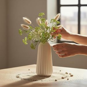 Vase à fleurs en porcelaine mate côtelée, style nordique moderne, éco-responsable, en céramique blanche, pour décoration de table, cadeau de pendaison de crémaillère, 2-4 pouces - Product Image 1