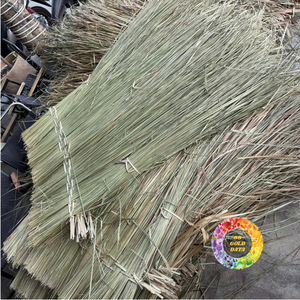Tejas de Techo de Paja Natural Hechas a Mano en Vietnam para Gazebos de Resort y Decoración de Exteriores - Product Image 1