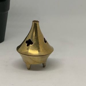 เตาเผากำยานทองเหลืองทรงสี่เหลี่ยมแบบหนา พร้อมลวดลายแกะสลัก ใช้ได้ทุกฤดู - Product Image 3