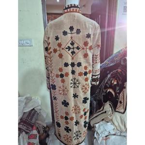 Veste en velours Suzani chic bohème écologique SR Exports, broderie à la main, motif floral, ethnique, vintage, pour femme, style statement - Product Image 2