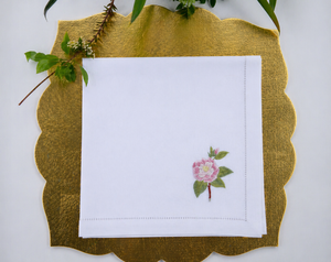 Serviette en lin brodée de fleurs de pivoine, tissu doux et résistant, élégance rustique pour table de mariage, décoration de fête du thé - Product Image 1