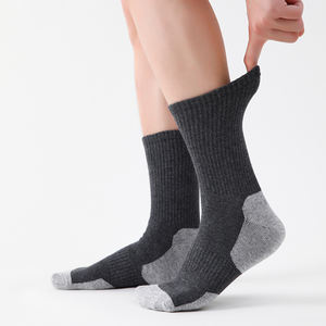 Chaussettes de sport en Spandex/Polyester en gros, emballage personnalisé, service OEM, chaussettes de football imprimées numériquement pour la performance quotidienne - Product Image 1