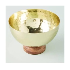 Bol à salade pour service traiteur, finition brillante, gravé à la main, design moderne décoratif, avec support en bois - Product Image 1