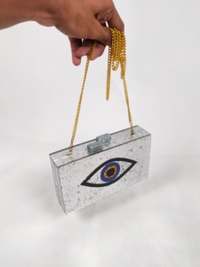 Pochette élégante en résine époxy argentée |   Sac à main de soirée de luxe artisanal le plus vendu pour femmes |   Cadeaux de mariage parfaits, artisanat en résine - Product Image 3
