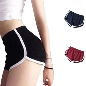 Shorts tricotés unis pour femmes, taille élastique, séchage rapide, style sportif, taille mi-haute, coupe régulière, vente en gros, fabricant OEM - Product Image 3