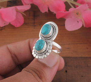 Bague en Argent Sterling 925 avec Deux Pierres Naturelles de Turquoise, Style Classique, Perles Ovales et Cordon, Vente en Gros - Product Image 1