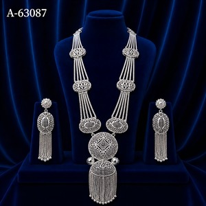 MOLL JEWELLERS Ensemble de bijoux ethniques en gros pour femmes, tendance, plaqué or, avec pendentif en zircon, collier et boucles d'oreilles A-63082 - Product Image 4