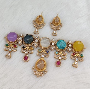 Ensemble de colliers ras-de-cou de qualité supérieure, design unique, allure luxueuse, confortable et léger, idéal pour les tenues de soirée, s'adapte à toutes les tenues - Product Image 6