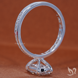 แหวนเพชรทรงรี 2 กะรัต เพาะเลี้ยงในห้องปฏิบัติการ พร้อมใบรับรอง IGI ฝังแบบช่องและแบบพาเว่ วงแหวนทองคำขาว 10K - Product Image 3