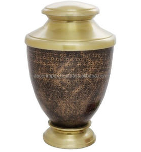 La urna de cremación más vendida es una urna marrón y plateada para cenizas humanas con un intrincado diseño de espiga de trigo - Product Image 3