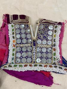 Collier de cou indien vintage fait main Banjara avec broderie et travail de miroirs, patch décoratif pour collier de cou Banjara à embellir - Product Image 4