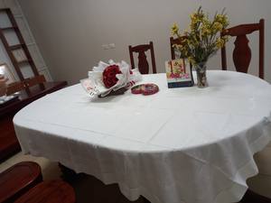 2024 Collection Nappes rondes brodées à la main Nouveau design pour la couverture de célébration de la journée internationale de la femme du restaurant et de l'hôtel - Product Image 1