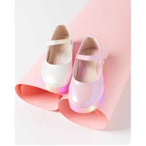 รองเท้าเด็กผู้หญิง OZKIZ แบบ LED สไตล์เกาหลี ดีไซน์ผ้าซาตินน่ารัก สำหรับเด็กอายุ 2-6 ปี ขายส่งแฟชั่นเด็กสำหรับฤดูใบไม้ผลิ/ฤดูใบไม้ร่วง วัยรุ่น - Product Image 1
