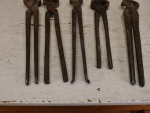 Outils de toilettage pour chevaux de style vintage, en acier inoxydable, pour le travail du ferrier. - Product Image 2