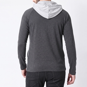 Sweat à capuche slim fit pour homme avec panneaux latéraux verticaux asymétriques, sections contrastées sur les épaules et les manches, et cordons de serrage ajustables - Product Image 4