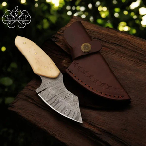 Couteau de chasse artisanal en acier Damas avec manche en os de chameau et étui en cuir – Équipement de survie extérieur haut de gamme - Product Image 1