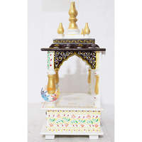 Temple indien en bois fabriqué à la main pour la maison autel décoratif religieux sacré pooja support avec piliers en or pour la célébration de Diwali