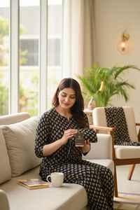 Ensemble de vêtements de nuit en coton noir imprimé pour femmes, haut à manches longues avec pyjama confortable, vêtements de maison élégants - Product Image 2