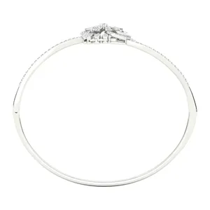 กำไลข้อมือเพชรเลี้ยงในห้องปฏิบัติการ 1.50 กะรัต สำหรับผู้หญิง ยี่ห้อ EtherStar Jewels รับรองโดย IGI ทองคำแท้ 18K ลายดอกไม้ผีเสื้อ ดีไซน์แบบ Bypass Cuff เครื่องประดับชั้นดี - Product Image 5