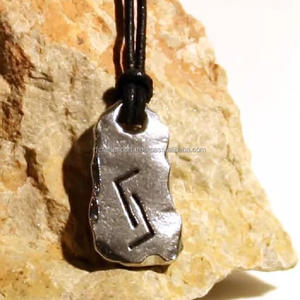 RFCrafts vente en gros de haute qualité améthyste Rune pendentif diamant croix-forme métal gravé chrétien religieux pour les fêtes - Product Image 2