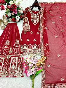Robe Anarkali brodée rouge avec dupatta, tenue de mariage longue, coupe classique pour femme - Product Image 3