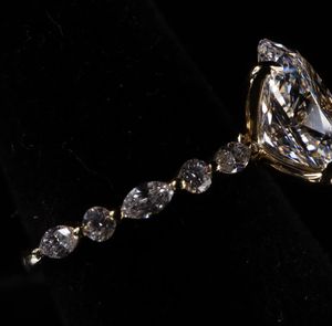 แหวนเพชรทรงมาร์คีส์ 3 กะรัต สี D E ความสะอาด VS1 ทองคำขาว 14K ประดับเพชรเพาะเลี้ยงในห้องปฏิบัติการที่ได้รับการรับรองจาก IGI สำหรับผู้หญิง สวมใส่ในโอกาสหมั้นหมาย - Product Image 4