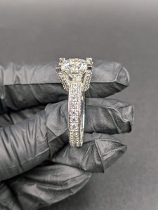 Anillo Grande de Moissanita con Corte Redondo y Halo, Plata 925 Original, Joyería Fina para Aniversario, Regalo Encantador para Novias - Product Image 4