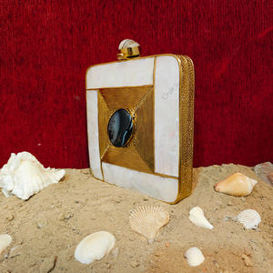 Bolso de mano redondo de nácar indio, muy vendido, con marco de latón dorado, hecho a mano, de lujo, para fiestas nocturnas. - Product Image 3