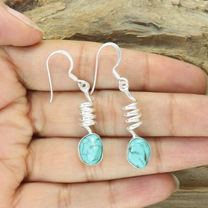 Boucles d'oreilles pendantes en turquoise brute faites à la main, bijoux statement en argent sterling 925 - Product Image 5
