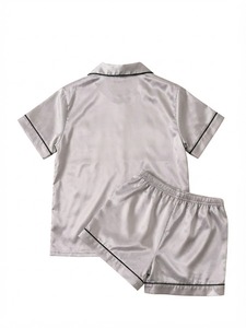 Pyjama en satin pour femmes, haut à manches courtes boutonné, short de nuit confortable, vêtements de nuit doux et soyeux, ensemble décontracté pour la maison - Product Image 4