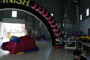 Arche gonflable FINISH en promotion pour événements publicitaires - Product Image 4