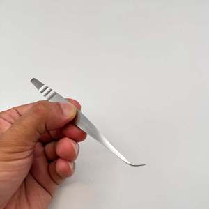 Pinza de acero inoxidable curvada para pestañas, herramienta de extensión de pestañas con punta curva, logotipo personalizado, agarre perfecto - Product Image 2
