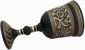 Copa de Latón Esmaltado en Negro con Grabado Floral Dorado, Cuenco Ancho y Pedestal Decorativo, Copa Ceremonial de Lujo - Product Image 2