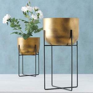 Support de plante en métal doré élégant, conçu pour les espaces contemporains, rehaussant la décoration intérieure - Product Image 1