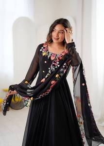 Robe Anarkali en soie brodée florale, tenue traditionnelle indienne et pakistanaise, longueur au sol, coupe ample, toutes saisons, vêtements de mariage pour femmes - Product Image 2