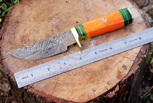 Couteau de chasse OEM en acier Damas, fait main, à lame pleine, pour le camping en extérieur, avec garde en laiton et étui en cuir - Product Image 4