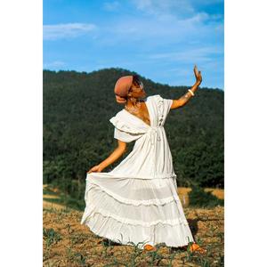 Robe longue blanche bohème pour femme, col en V profond, à volants, tenue de plage estivale, vêtements de resort pour femme - Product Image 3