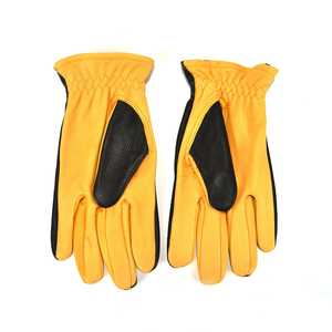 Guantes de cuero para conducir en negro y dorado - Product Image 2