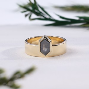 Anillo Minimalista de Oro Amarillo con Diamante de Corte Hexagonal para Hombre, Banda Ancha y Gruesa, Cristal Negro Geométrico, Joyería Fina de Compromiso, Regalo para Él - Product Image 4