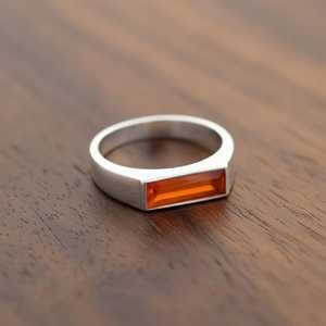 Anillo Minimalista de Cornalina, Plata de Ley, Gema Rectangular Naranja, Joyería Unisex Hecha a Mano, Regalo - Product Image 3